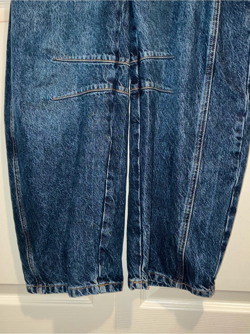 We The Free Dark Wash Barrel Jeans, size 26 - Picture 3 of 7